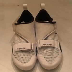 NIKE VGUC Superrep Women's White Cycle women’s 5 1/2